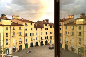 Il Mazzocchio in Piazza Anfiteatro, Lucca